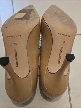 Manolo Blahnik Two-Tone Tan and Black Pointed Toe Pumps